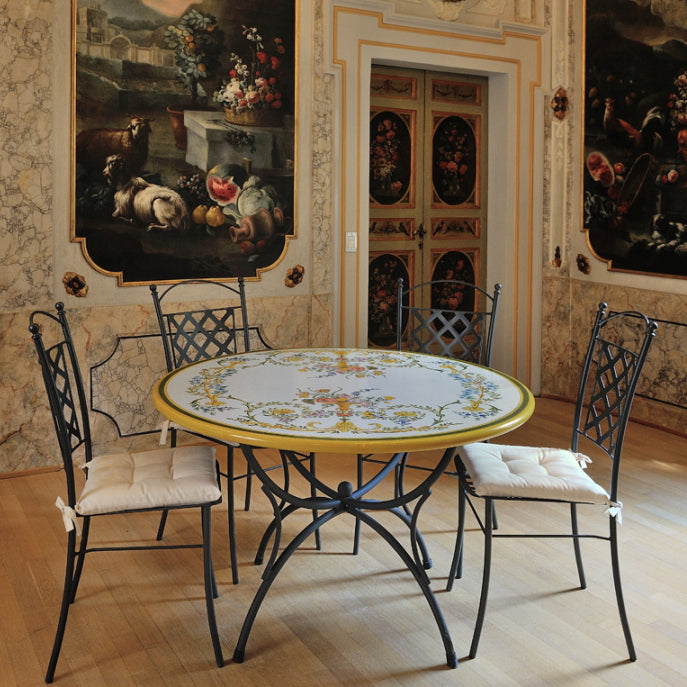 Table ronde en pierre de lave océanique